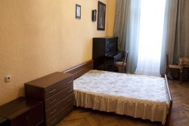 Квартира посуточно в Одессе на ул. Богдана Хмельницкого, 36