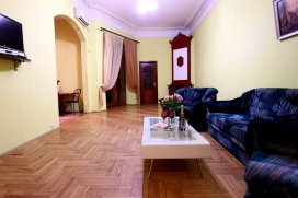 Квартира посуточно в Одессе на ул. Кропивницкого, 4