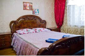 Квартира посуточно в Одессе на ул. Никольско-Слободская, 6/2